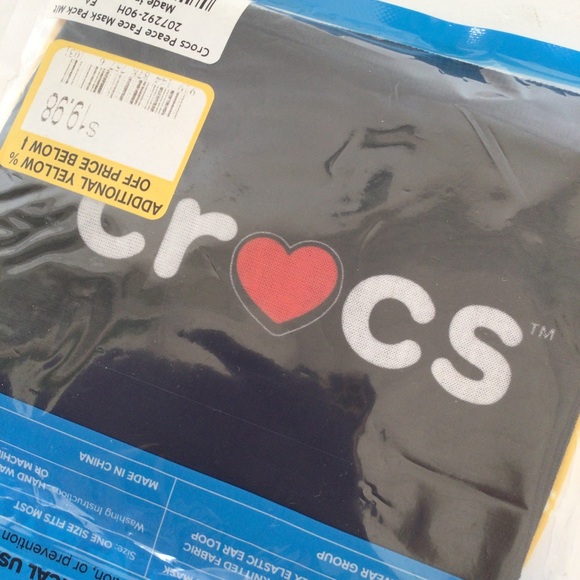 CROCS SET OF TWO FACE MASKS NWT - Picture 7 of 7